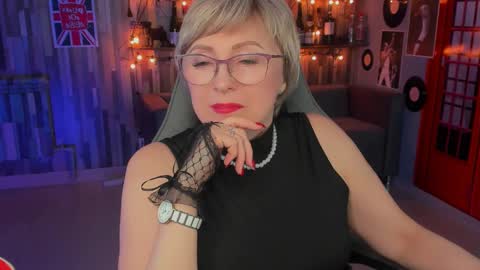 Snapshot of sugarvi chatting on 02.13.25 Vivien online show from 02.13.25