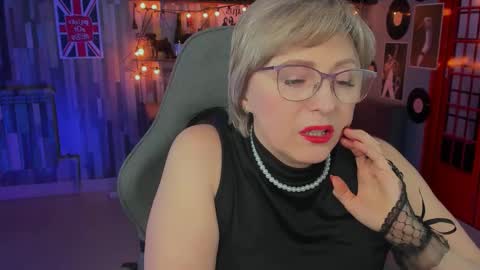 Snapshot of sugarvi chatting on 02.13.25 Vivien online show from 02.13.25