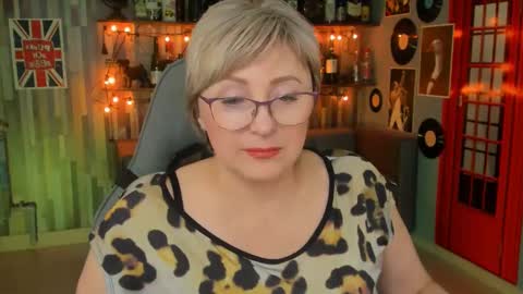 Snapshot of sugarvi chatting on 02.15.25 Vivien online show from 02.15.25