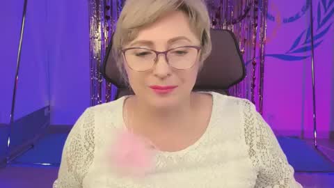 Snapshot of sugarvi chatting on 02.19.25 Vivien online show from 02.19.25