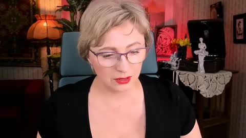 Snapshot of sugarvi chatting on 02.20.25 Vivien online show from 02.20.25