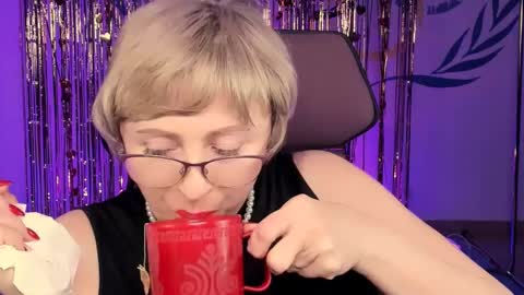 Snapshot of sugarvi chatting on 02.22.25 Vivien online show from 02.22.25