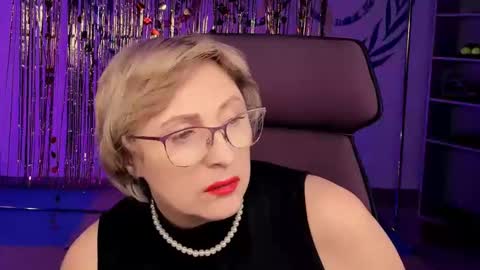 Snapshot of sugarvi chatting on 02.22.25 Vivien online show from 02.22.25