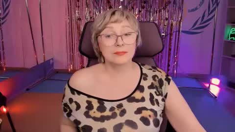 Snapshot of sugarvi chatting on 02.28.25 Vivien online show from 02.28.25