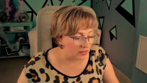 Snapshot of sugarvi chatting on 10.29.25 Vivien online show from 10.29.25