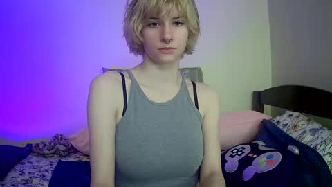 Snapshot of suicunebitch chatting on 12.30.24 Ophelia online show from 12.30.24