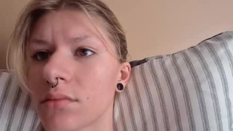 Snapshot of suicunebitch chatting on 10.16.25 Ophelia online show from 10.16.25