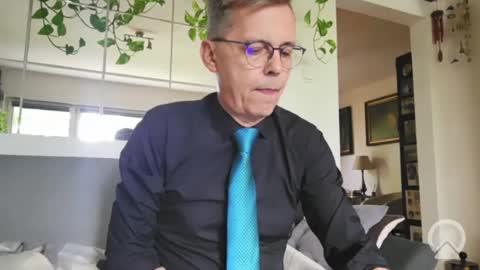 Snapshot of suit_elegant chatting on 07.20.26 Suit tie horny online show from 07.20.26