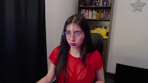 Snapshot of sunflower_uwu chatting on 10.08.25 violetta online show from 10.08.25