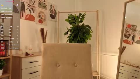 Snapshot of sunnivagaillard chatting on 09.17.25 Kiki online show from 09.17.25