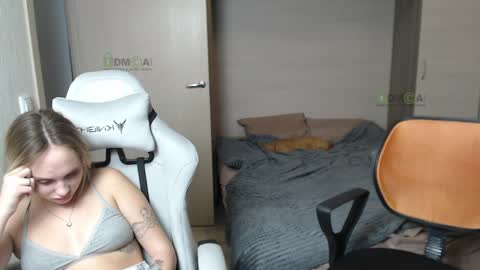 Snapshot of sunny1girl chatting on 01.29.25 Alice and Sergey online show from 01.29.25