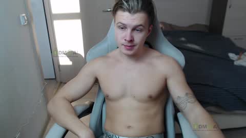 Snapshot of sunny1girl chatting on 02.07.25 Alice and Sergey online show from 02.07.25