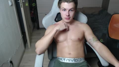 Snapshot of sunny1girl chatting on 02.10.25 Alice and Sergey online show from 02.10.25