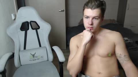 Snapshot of sunny1girl chatting on 02.18.25 Alice and Sergey online show from 02.18.25