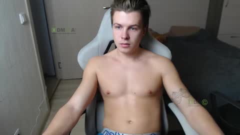 Snapshot of sunny1girl chatting on 03.03.25 Alice and Sergey online show from 03.03.25