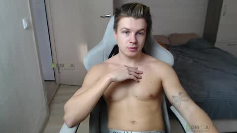 Snapshot of sunny1girl chatting on 03.08.25 Alice and Sergey online show from 03.08.25