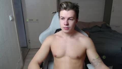 Snapshot of sunny1girl chatting on 03.10.25 Alice and Sergey online show from 03.10.25
