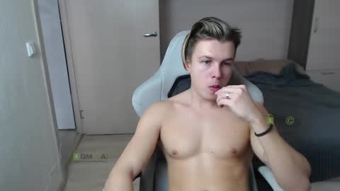 Snapshot of sunny1girl chatting on 03.10.25 Alice and Sergey online show from 03.10.25