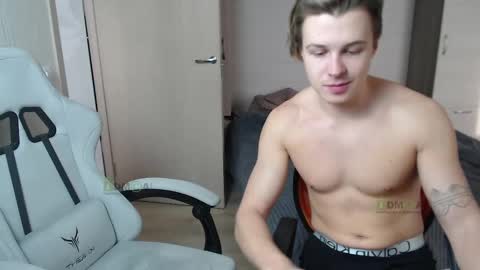 Snapshot of sunny1girl chatting on 03.11.25 Alice and Sergey online show from 03.11.25