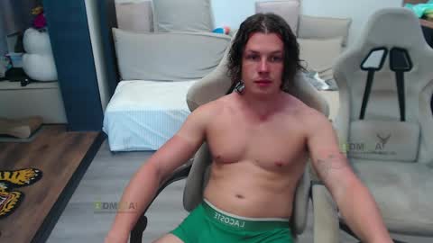 Snapshot of sunny1girl chatting on 06.05.26 Alice and Sergey online show from 06.05.26