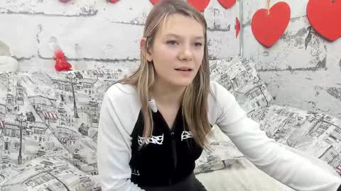 Snapshot of sunny__sammy chatting on 10.18.25 Sammy online show from 10.18.25