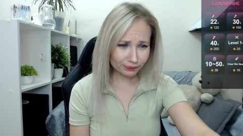 Snapshot of sunny_bunny6 chatting on 10.03.25 Naomi online show from 10.03.25