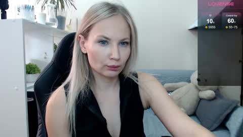 Snapshot of sunny_bunny6 chatting on 10.07.25 Naomi online show from 10.07.25