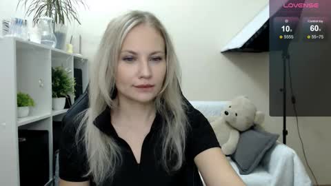 Snapshot of sunny_bunny6 chatting on 10.15.25 Naomi online show from 10.15.25