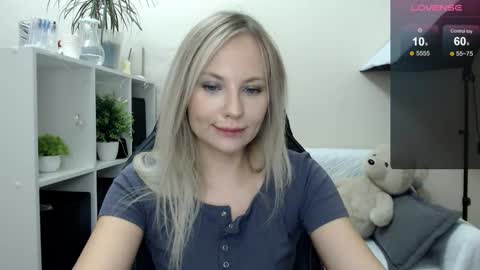 Snapshot of sunny_bunny6 chatting on 10.16.25 Naomi online show from 10.16.25