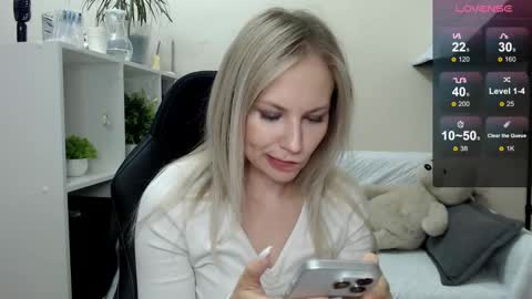 Snapshot of sunny_bunny6 chatting on 10.17.25 Naomi online show from 10.17.25