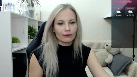 Snapshot of sunny_bunny6 chatting on 10.22.25 Naomi online show from 10.22.25