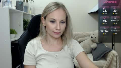 Snapshot of sunny_bunny6 chatting on 10.24.25 Naomi online show from 10.24.25