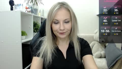 Snapshot of sunny_bunny6 chatting on 11.03.25 Naomi online show from 11.03.25