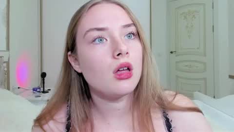 Snapshot of sunny_love__ chatting on 11.07.25 Vanessa online show from 11.07.25