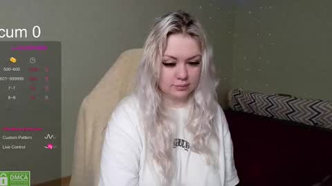 Snapshot of sunny_mood chatting on 12.15.24 sunny mood online show from 12.15.24