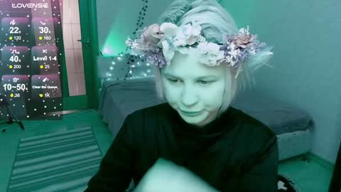 Snapshot of sunny_mood chatting on 12.22.24 sunny mood online show from 12.22.24