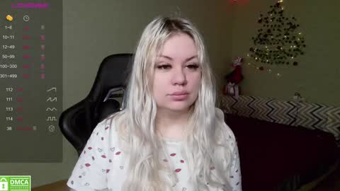 Snapshot of sunny_mood chatting on 12.22.24 sunny mood online show from 12.22.24