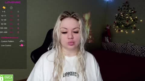 Snapshot of sunny_mood chatting on 12.24.24 sunny mood online show from 12.24.24