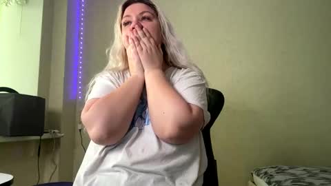 Snapshot of sunny_mood chatting on 01.09.25 sunny mood online show from 01.09.25