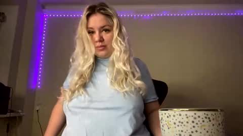 Snapshot of sunny_mood chatting on 01.09.25 sunny mood online show from 01.09.25