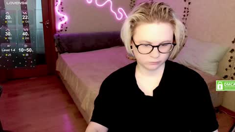 Snapshot of sunny_mood chatting on 01.19.25 sunny mood online show from 01.19.25