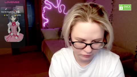 Snapshot of sunny_mood chatting on 02.09.25 sunny mood online show from 02.09.25