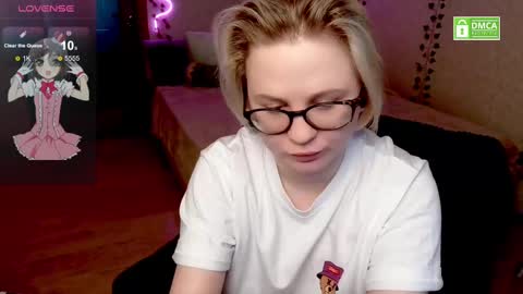 Snapshot of sunny_mood chatting on 02.11.25 sunny mood online show from 02.11.25