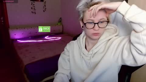 Snapshot of sunny_mood chatting on 10.28.25 sunny mood online show from 10.28.25