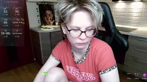 Snapshot of sunny_mood chatting on 05.17.26 sunny mood online show from 05.17.26