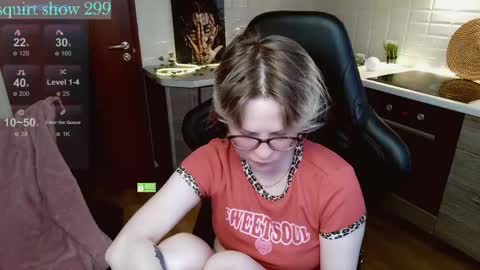 Snapshot of sunny_mood chatting on 06.06.26 sunny mood online show from 06.06.26