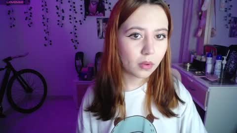 Snapshot of sunset_pienk chatting on 10.08.25 Sunset online show from 10.08.25