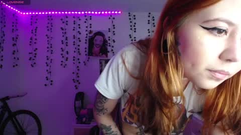 Snapshot of sunset_pienk chatting on 10.12.25 Sunset online show from 10.12.25