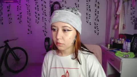 Snapshot of sunset_pienk chatting on 10.22.25 Sunset online show from 10.22.25