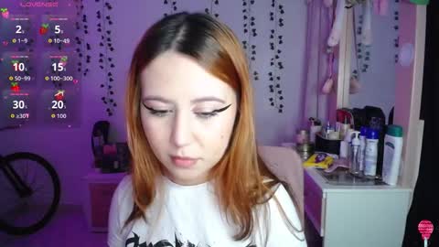 Snapshot of sunset_pienk chatting on 11.11.25 Sunset online show from 11.11.25